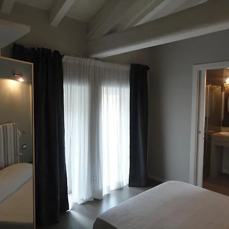 فندق مبيت وإفطار Corte Merighi Charming فيرونا